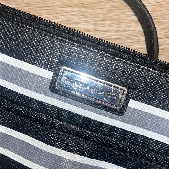 Tommy Hilfiger Black and White Crossbody Bag FLAWS SHOWN - Picture 12 of 12